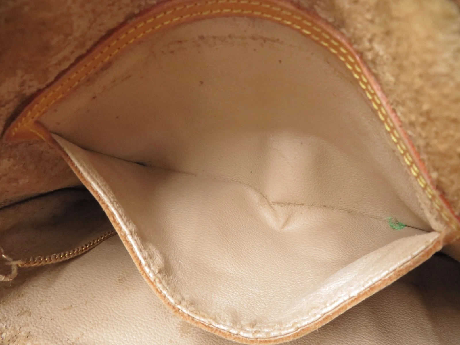 $1,890 2000 Louis Vuitton Monogram Bucket GM AR0010
