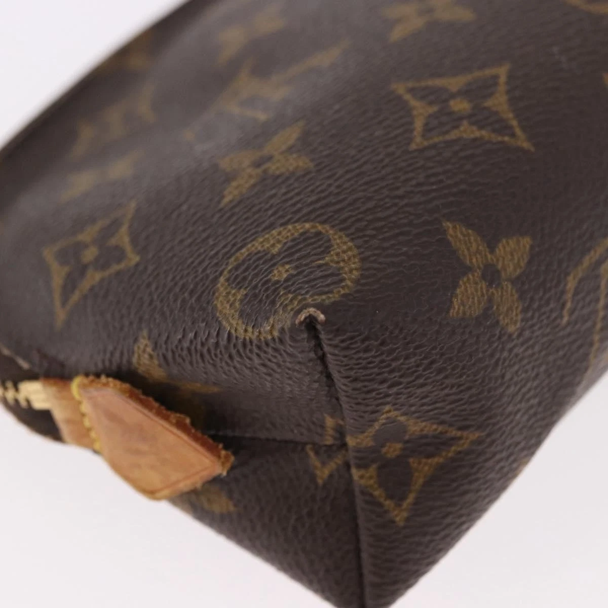 $625 2000 LOUIS VUITTON Monogram Cosmetic Pouch CA0020