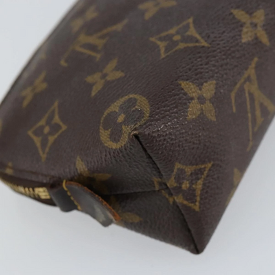 $620 2001 Louis Vuitton Monogram Cosmetic Pouch CA1021