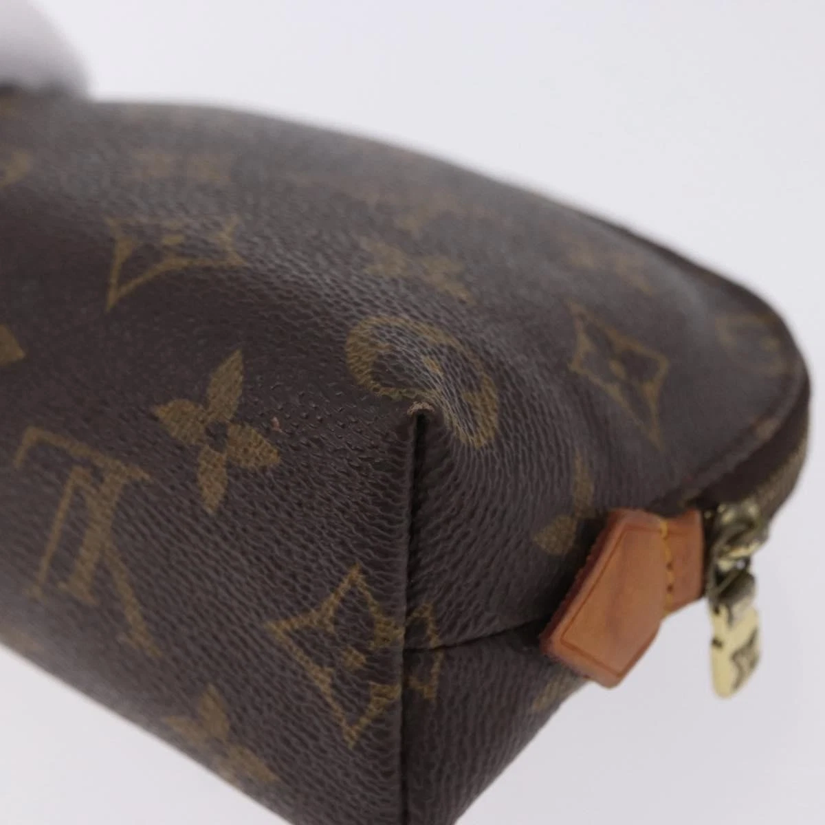 $625 2003 LOUIS VUITTON Monogram Cosmetic Pouch SD0023