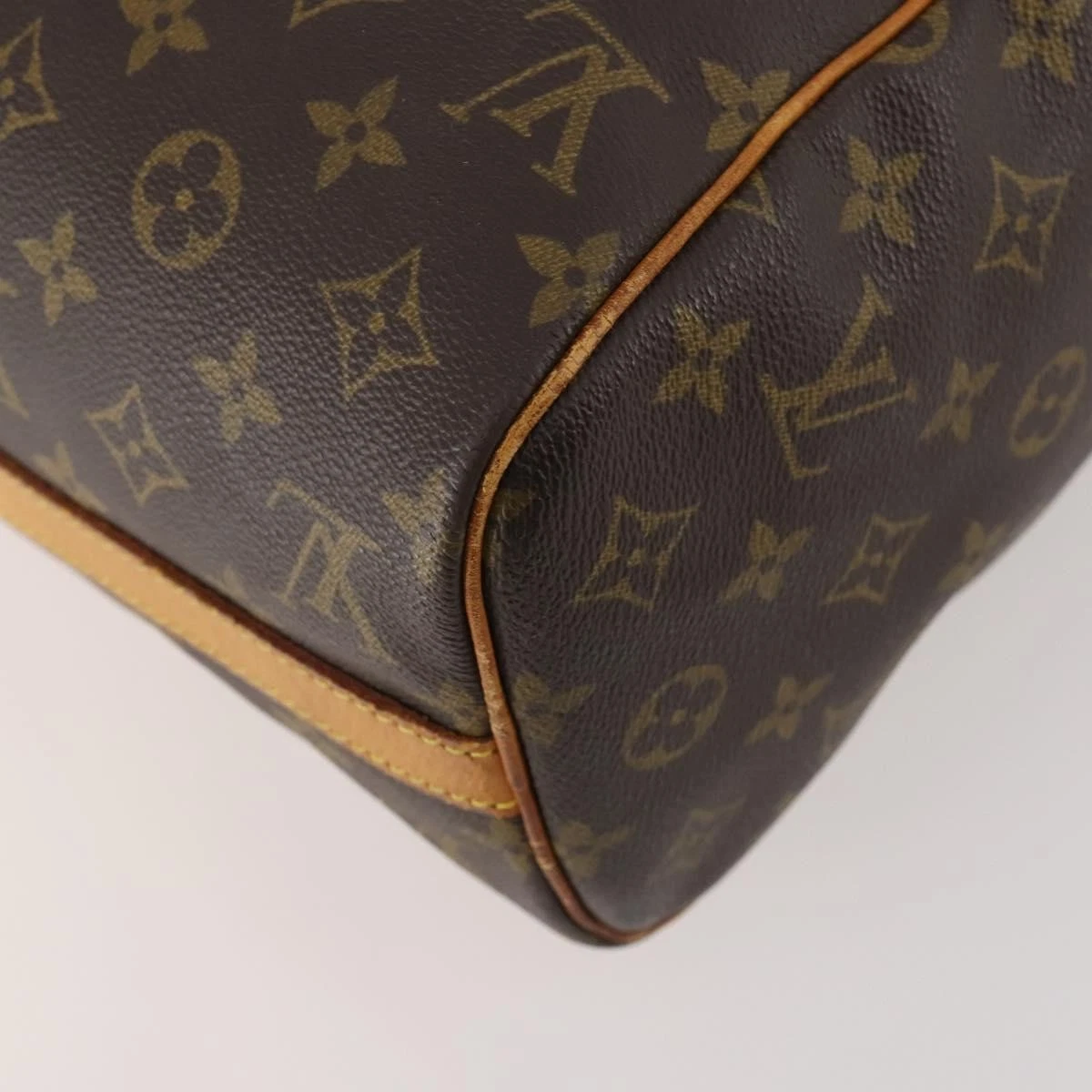 $1,890 1996 Louis Vuitton Monogram Flanerie 45 NO0966