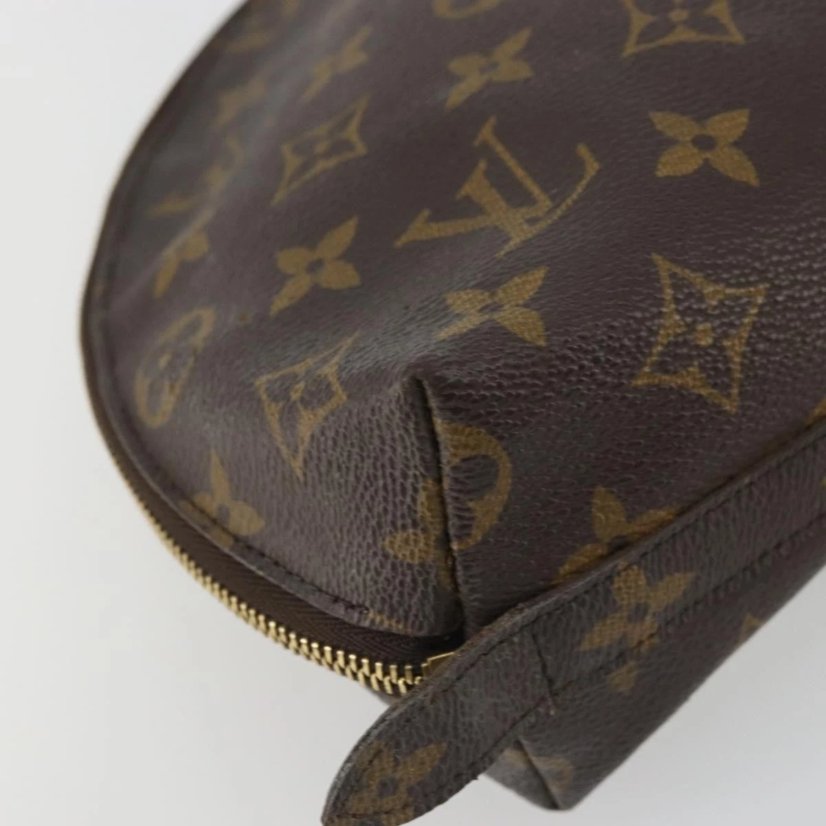 $620 2002 LOUIS VUITTON Monogram Trousse Demi Ronde TH0092