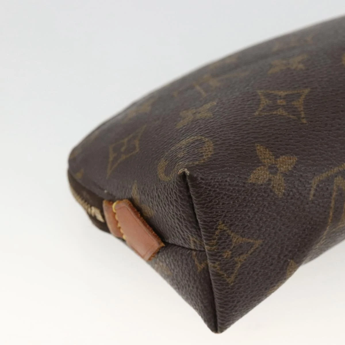 $625 2001 LOUIS VUITTON Monogram Cosmetic Pouch CA0061