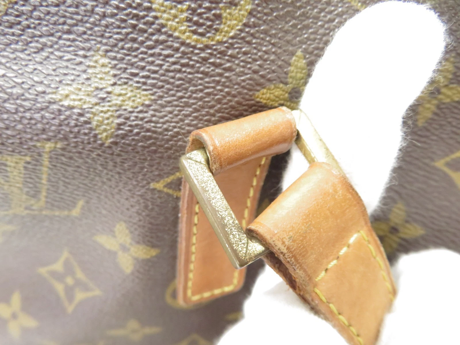 $1,650 2002 Louis Vuitton Monogram Cabas Mezzo AR0022