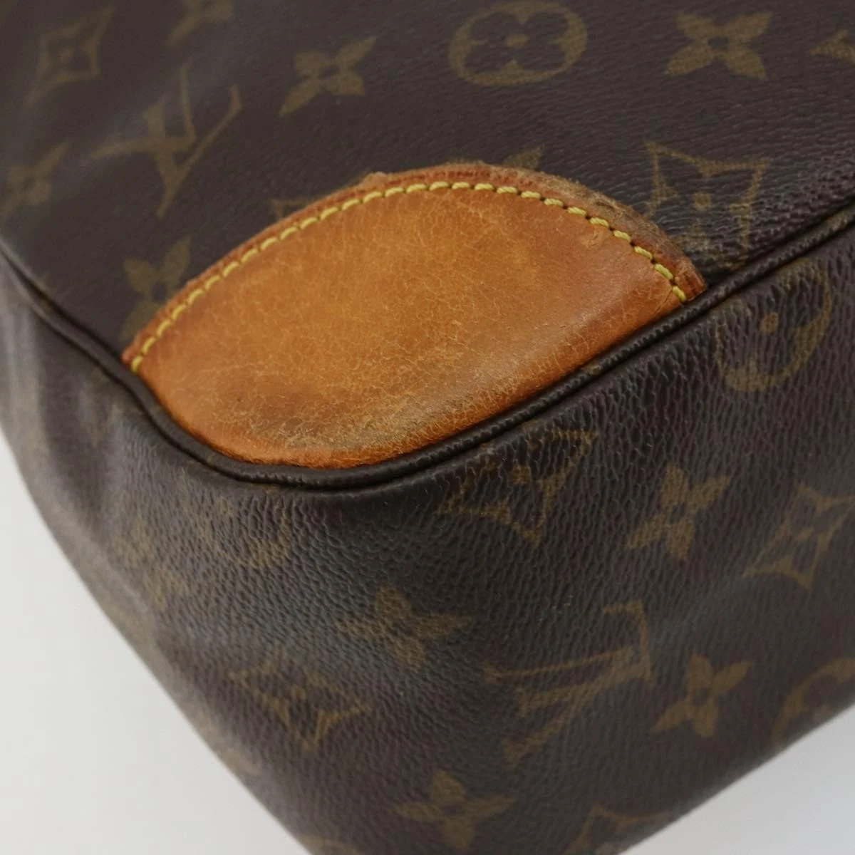 $1,040 2001 Louis Vuitton Monogram Boulogne 30 Shoulder Bag AS0041