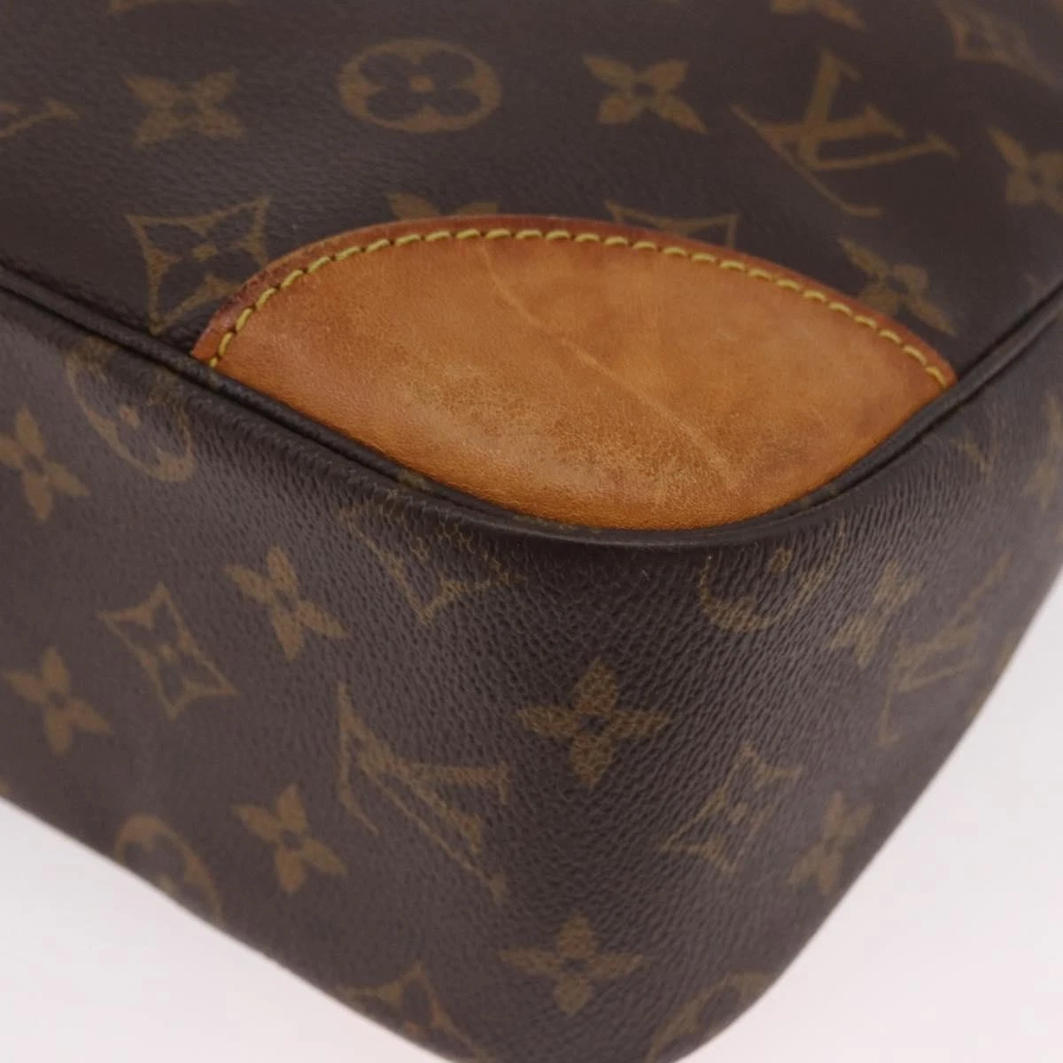 $1090 1997 LOUIS VUITTON Monogram Boulogne 30 Shoulder Bag AS1927