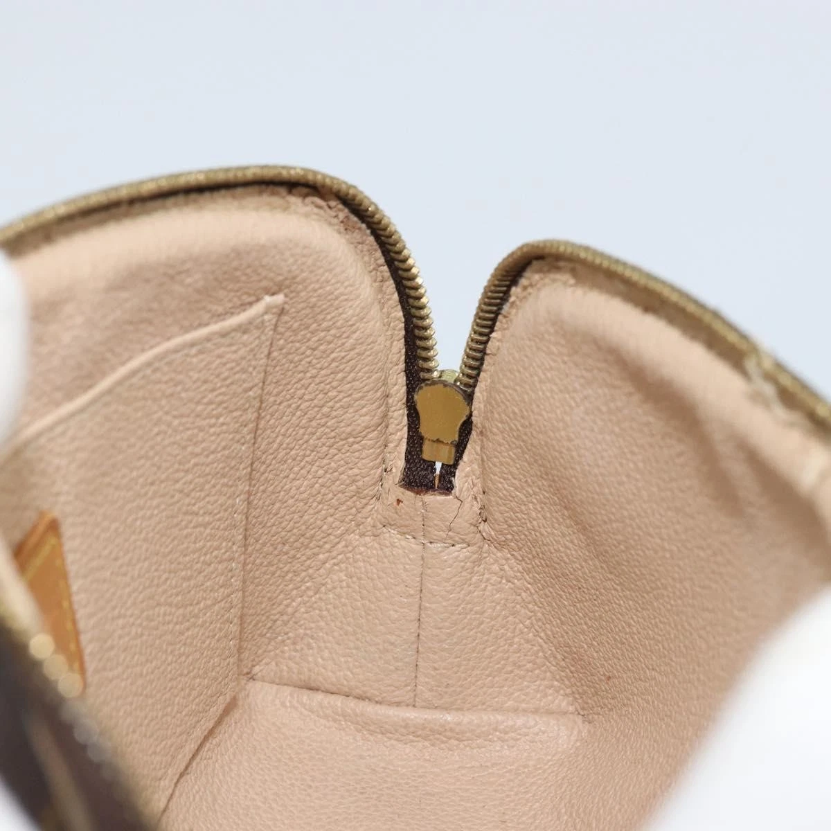 $625 2000 LOUIS VUITTON Monogram Cosmetic Pouch CA1010