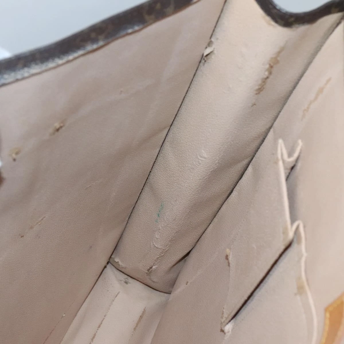 LOUIS VUITTON Monogram Sac Plat Hand Bag