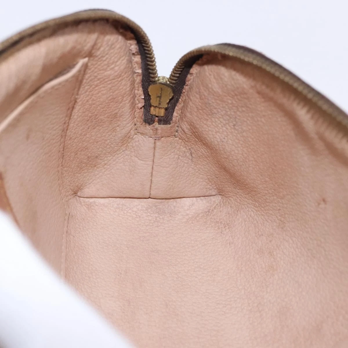 $625 2003 LOUIS VUITTON Monogram Cosmetic Pouch SD0023