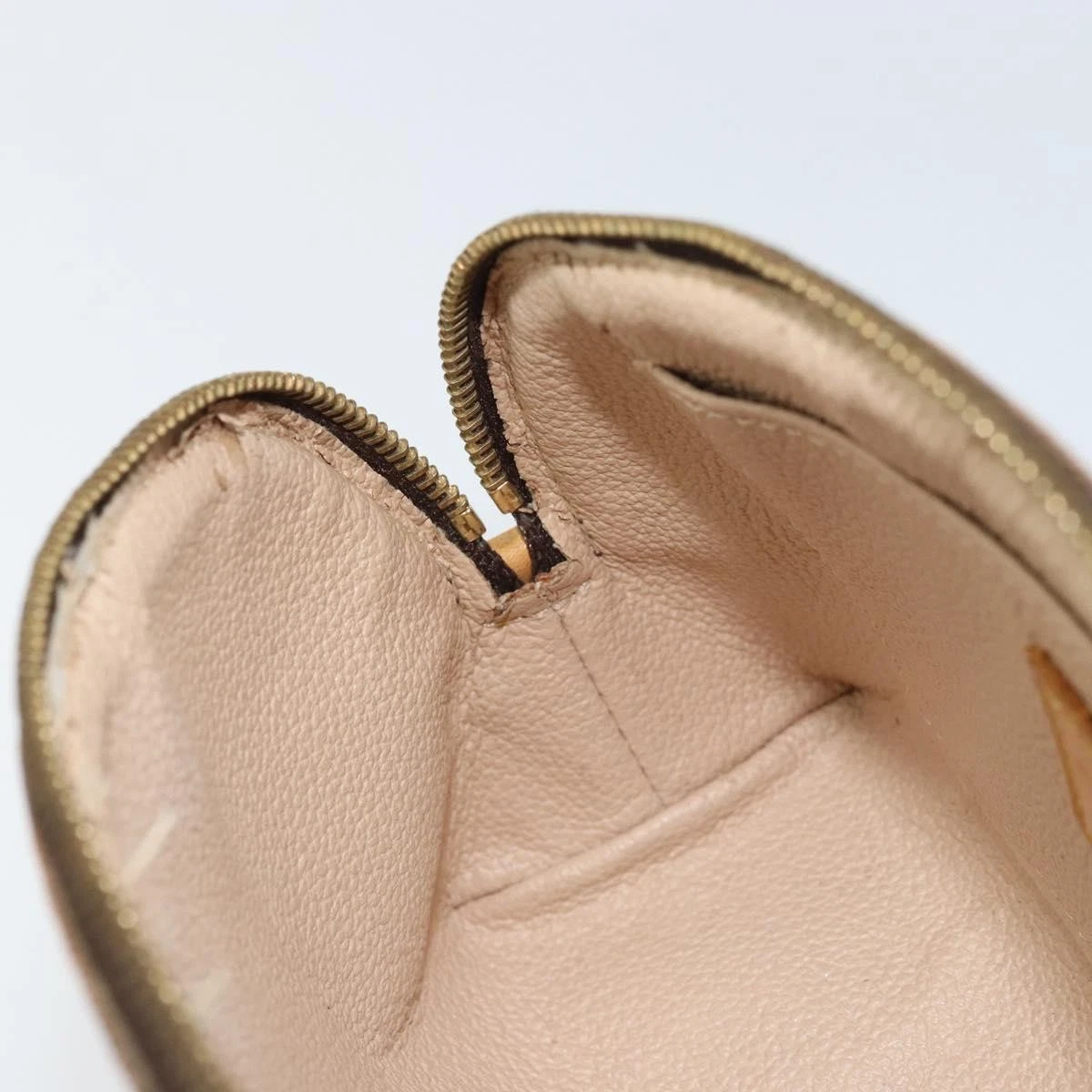 $625 2000 LOUIS VUITTON Monogram Cosmetic Pouch CA1010