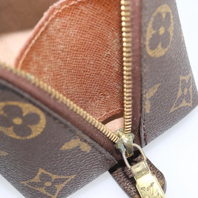 $735 2003 LOUIS VUITTON Monogram Trousse Demi Ronde TH0053