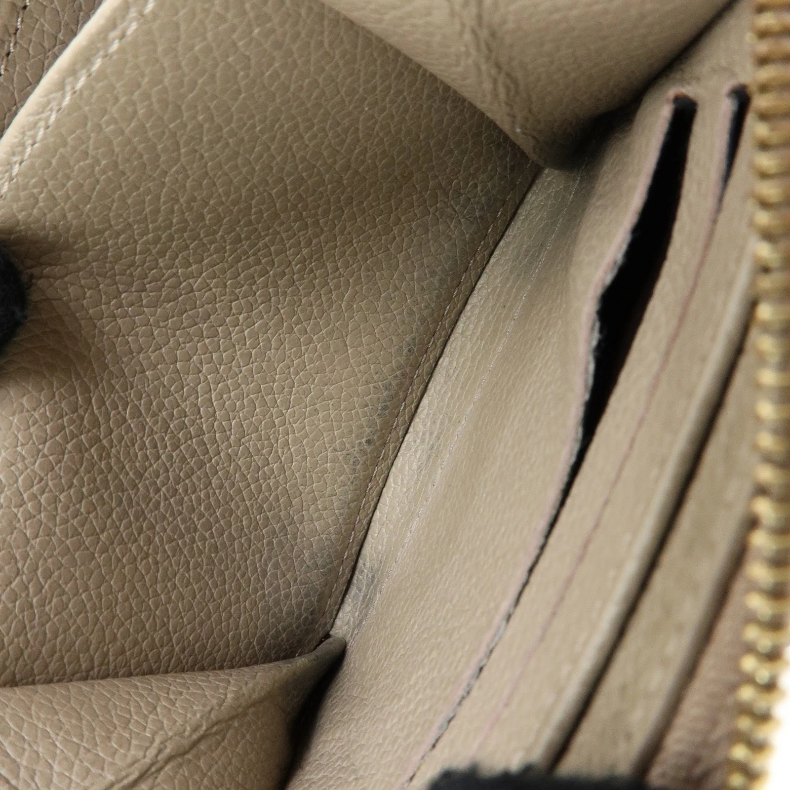 $760 Louis Vuitton Monogram Empreinte Round Zippy Coin Case Beige RFID
