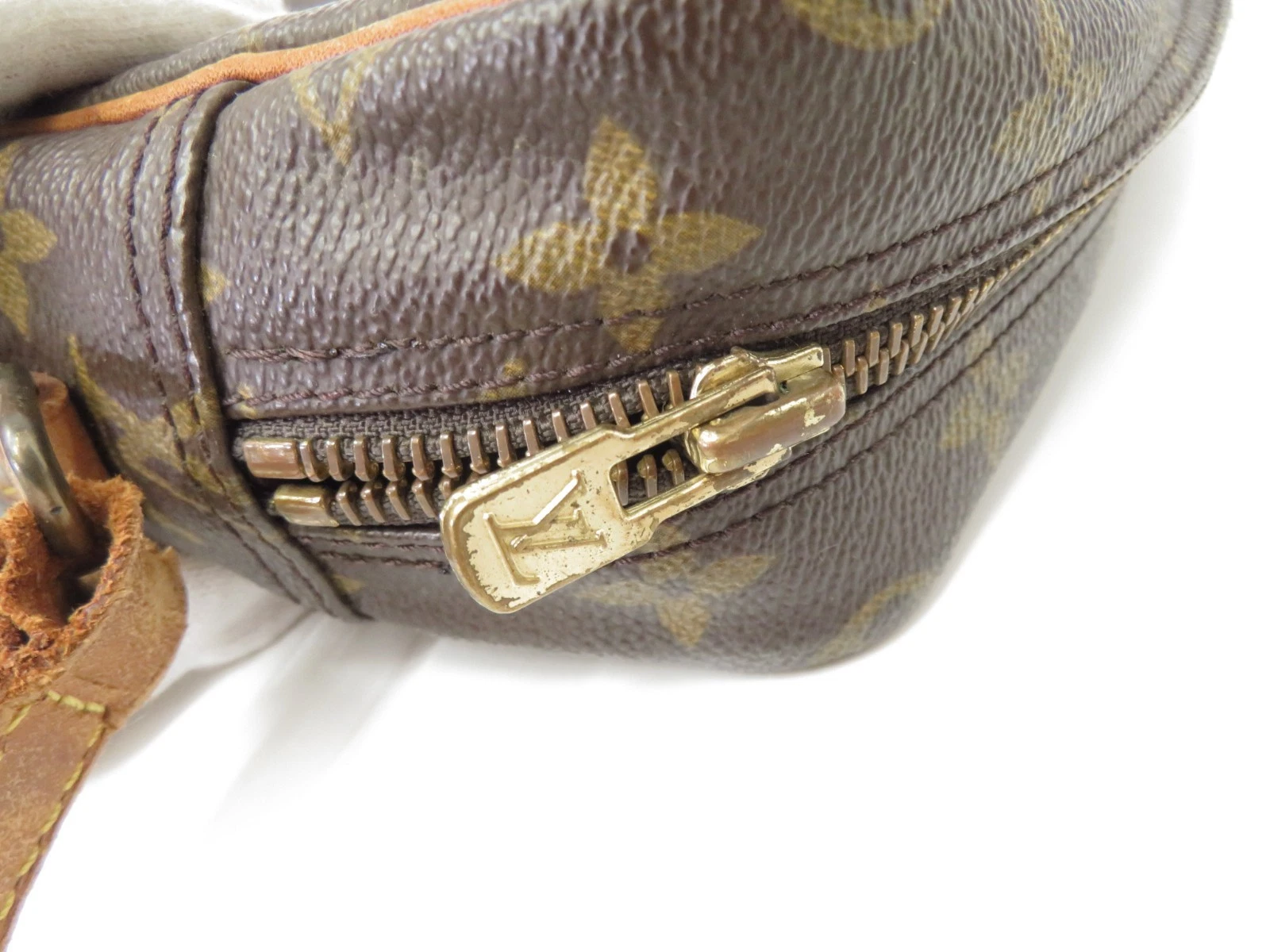 $1,450 2001 Louis Vuitton Monogram Trocadero 27 TH0011