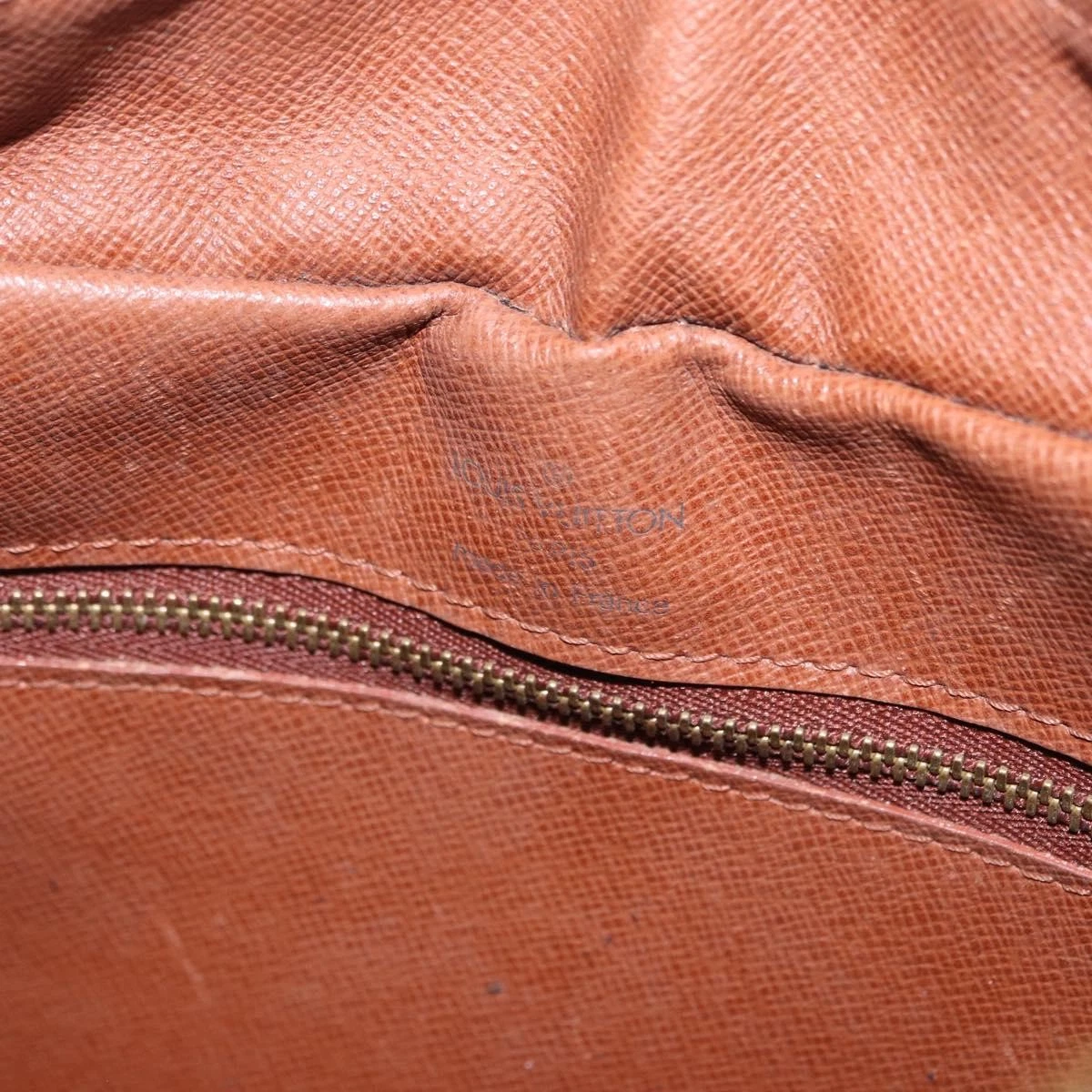 $1090 1997 LOUIS VUITTON Monogram Boulogne 30 Shoulder Bag AS1927