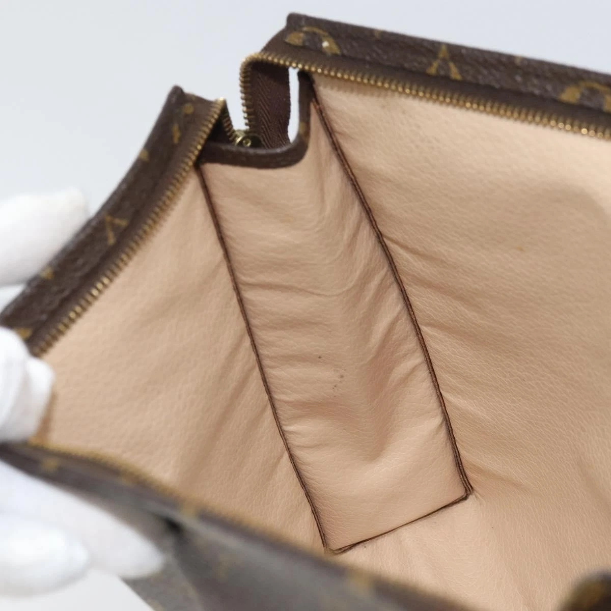 $760 1988 LOUIS VUITTON Monogram Toiletry Pouch 26 883TH