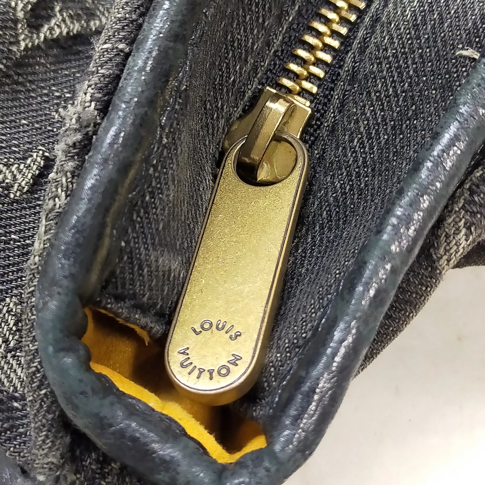 $1965 2007-2009  Louis Vuitton Denim Neo Cabby MM Black