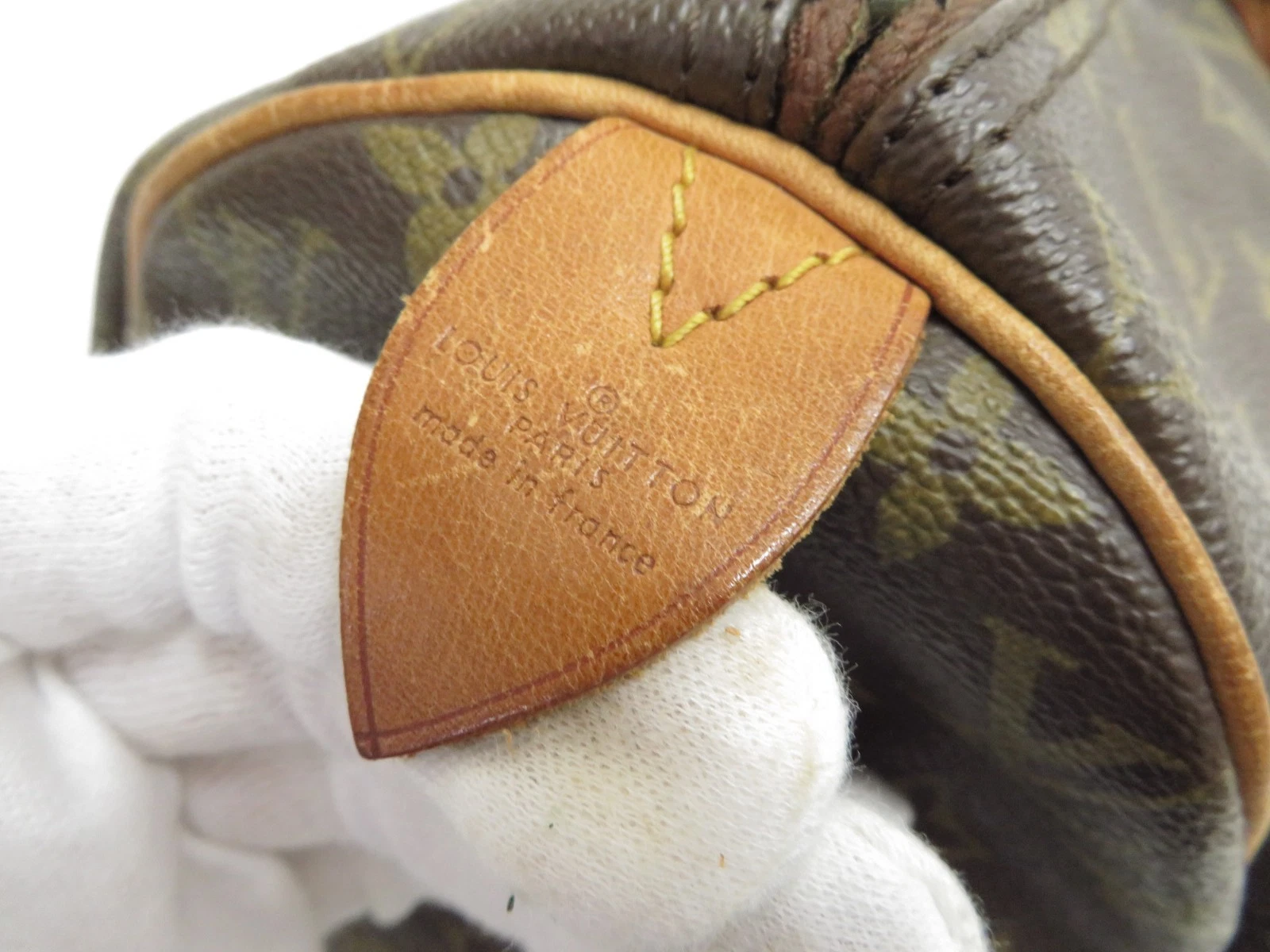 $1,550 1997 Louis Vuitton Monogram Speedy 40 SP0977