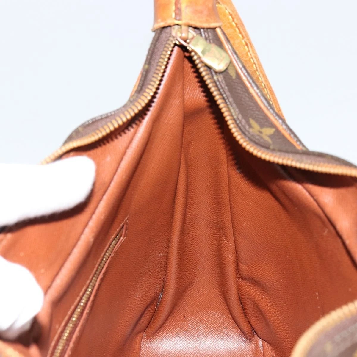 $1,040 2001 Louis Vuitton Monogram Boulogne 30 Shoulder Bag AS0041