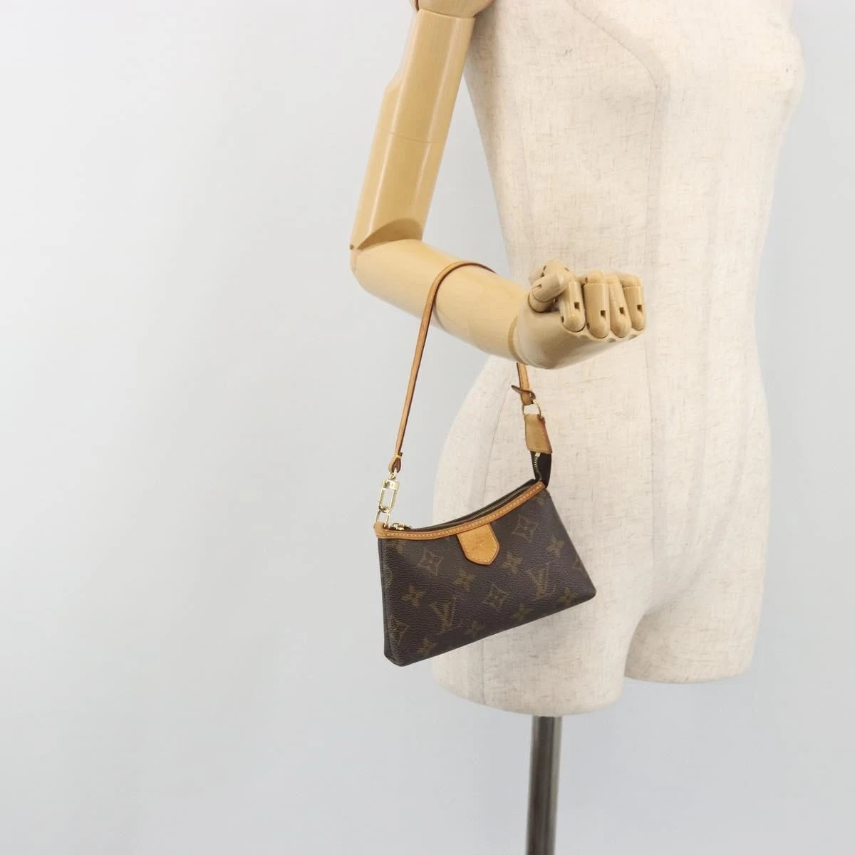 $1250 2010 Louis Vuitton Monogram Mini Pochette Delightful SA1130