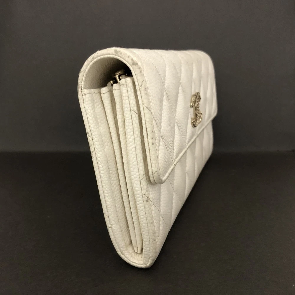 $1400 CHANEL CC Quilted Matelasse Grained Calfskin Bifold Wallet EPXP5N18