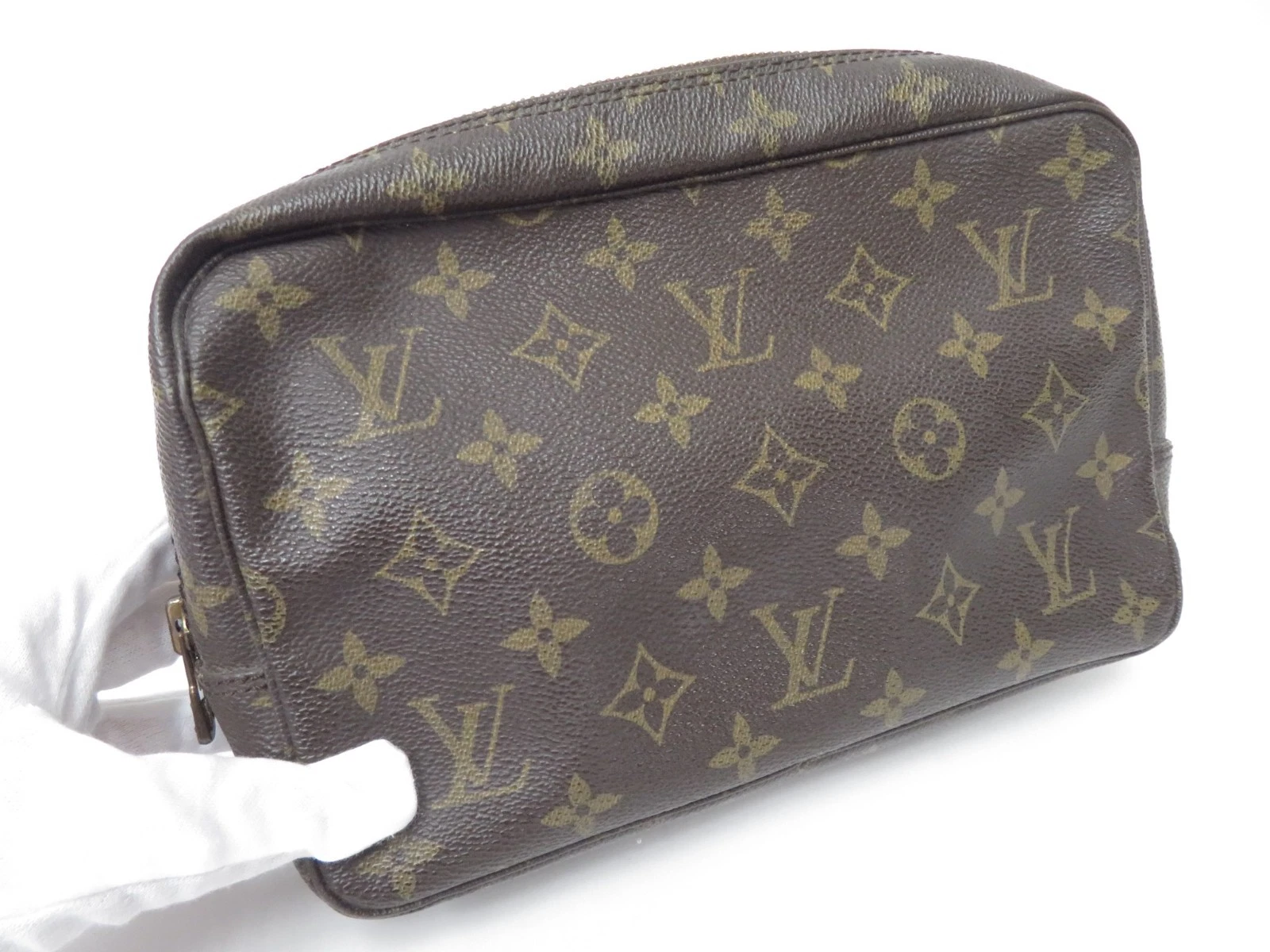 $730 2005 Louis Vuitton Monogram Trousse Toilette 23 TA0055