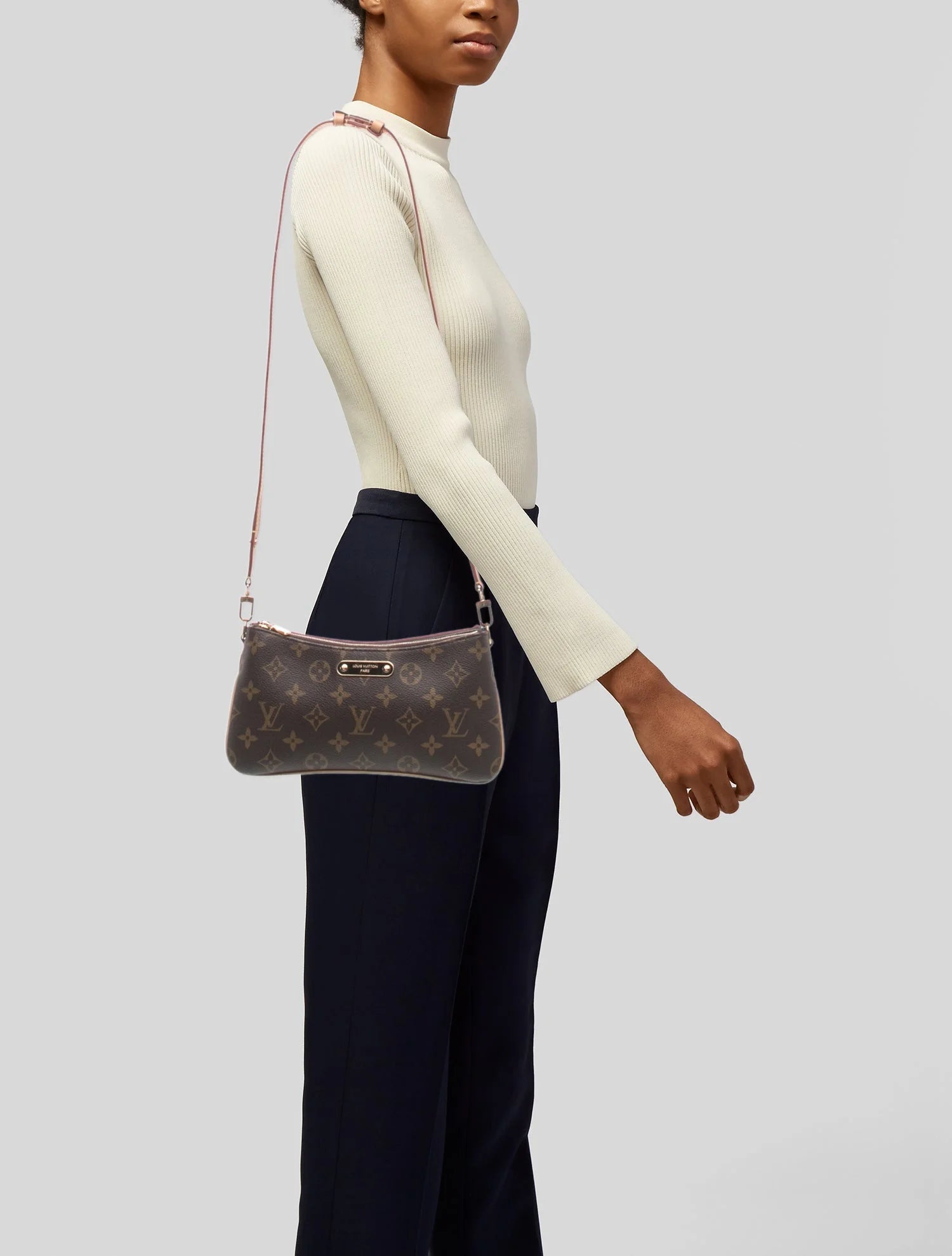 $1950 Louis Vuitton Monogram Pochette Liv 10021145