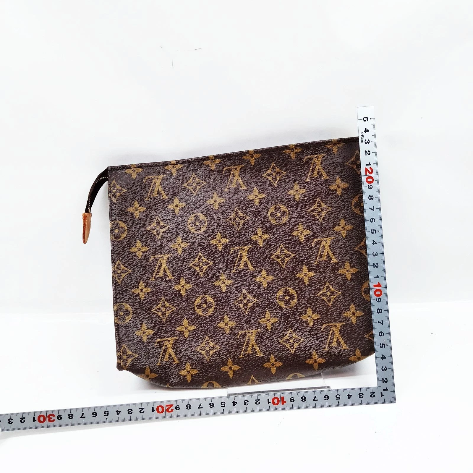 $760 2009 Louis Vuitton Toiletry 26 Brown Monogram DU4079