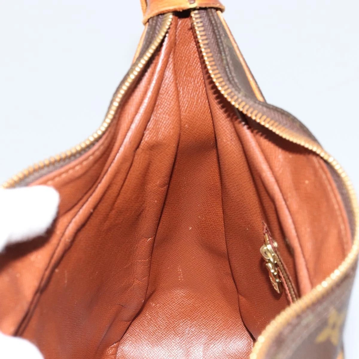 $1,040 2001 Louis Vuitton Monogram Boulogne 30 Shoulder Bag AS0041