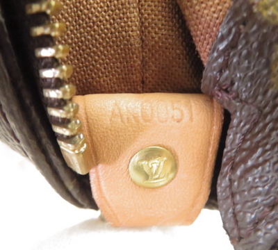 $1,650 2002 Louis Vuitton Monogram Cabas Mezzo AR0022