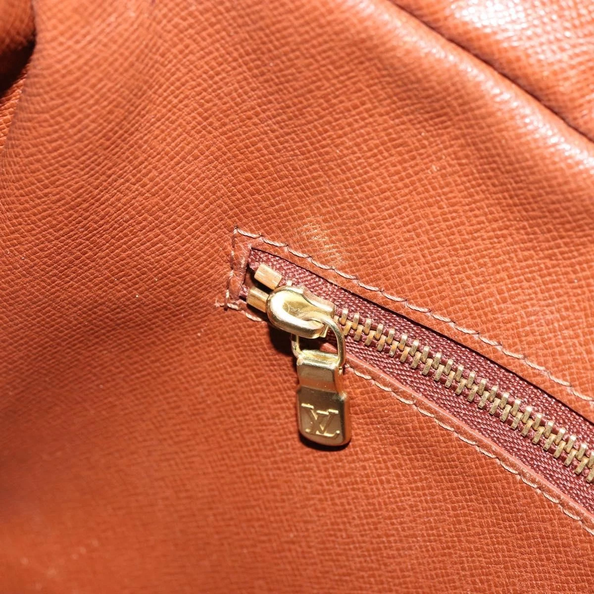 $1,040 2001 Louis Vuitton Monogram Boulogne 30 Shoulder Bag AS0041