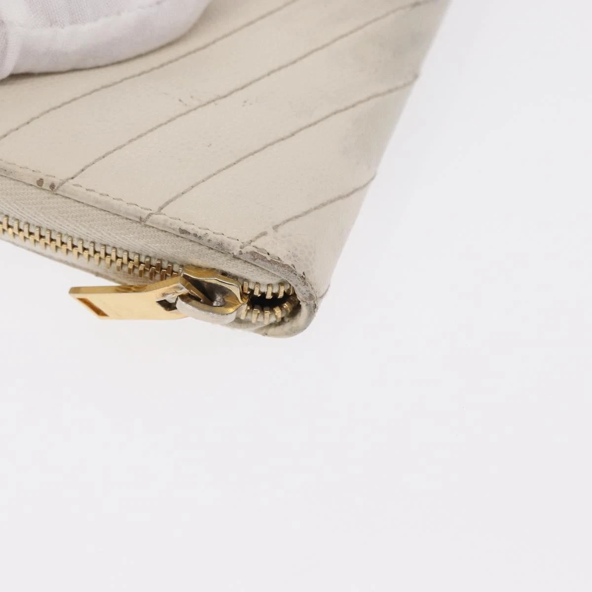 $950 Saint Laurent Grain De Poudre Matelasse Chevron Monogram Zip Around Wallet White