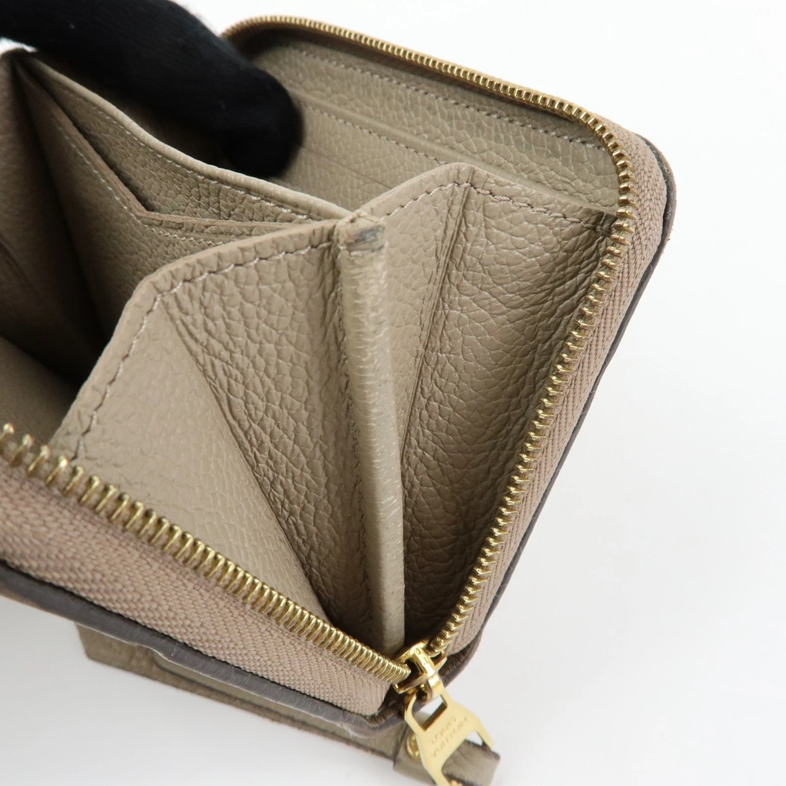 $760 Louis Vuitton Monogram Empreinte Round Zippy Coin Case Beige RFID
