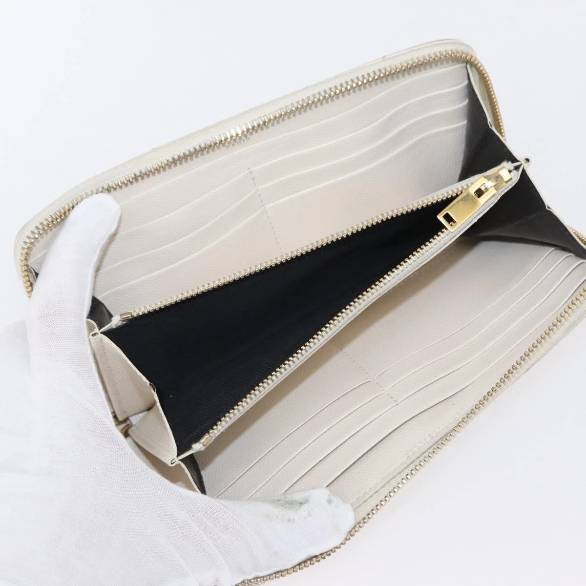 $950 Saint Laurent Grain De Poudre Matelasse Chevron Monogram Zip Around Wallet White