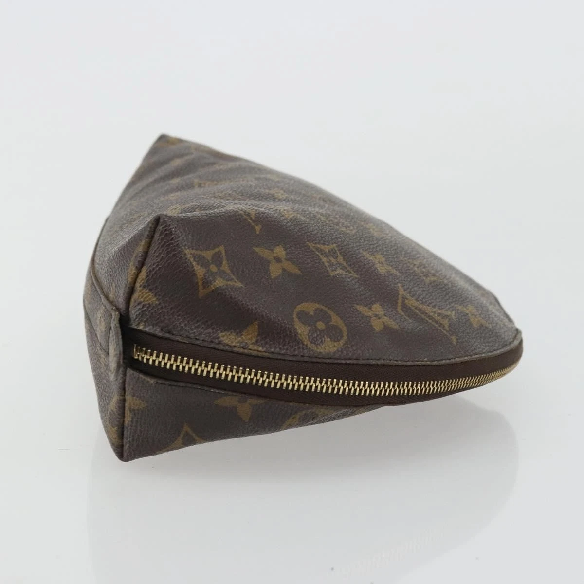$620 2002 LOUIS VUITTON Monogram Trousse Demi Ronde TH0092