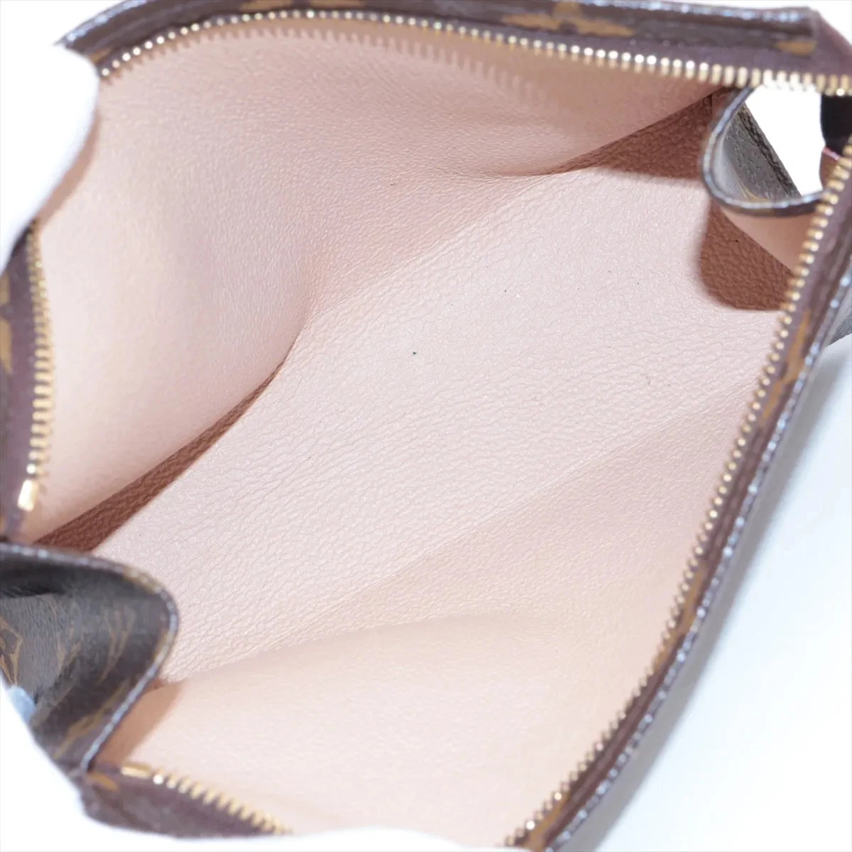 $540 Louis Vuitton Monogram Toiletry Pouch 19