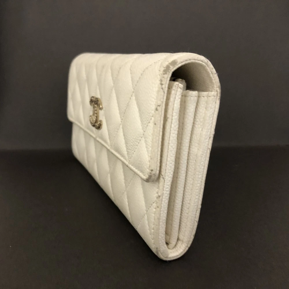 $1400 CHANEL CC Quilted Matelasse Grained Calfskin Bifold Wallet EPXP5N18
