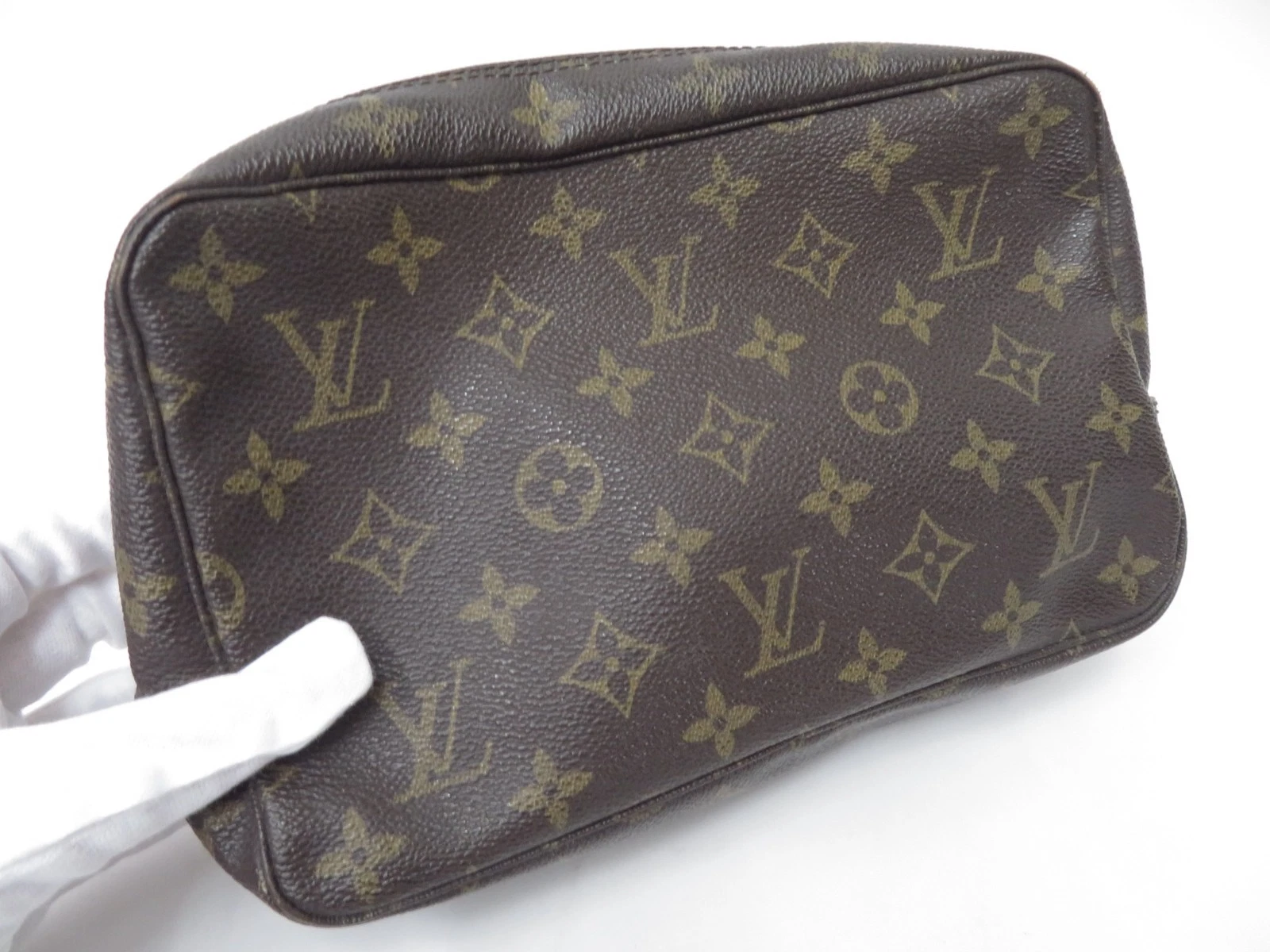 $730 2005 Louis Vuitton Monogram Trousse Toilette 23 TA0055