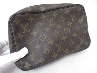 $730 2005 Louis Vuitton Monogram Trousse Toilette 23 TA0055