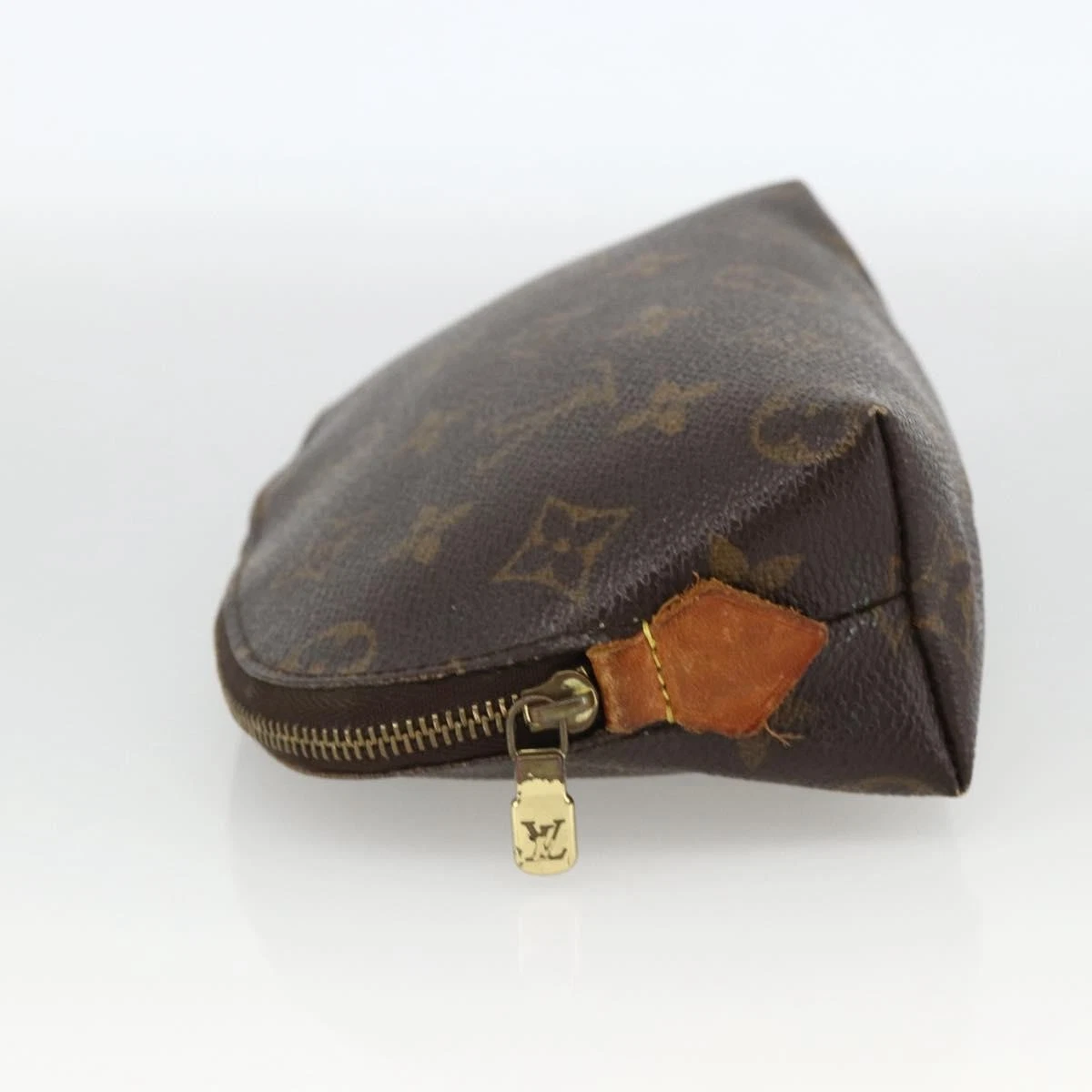 $625 2001 LOUIS VUITTON Monogram Cosmetic Pouch CA0061