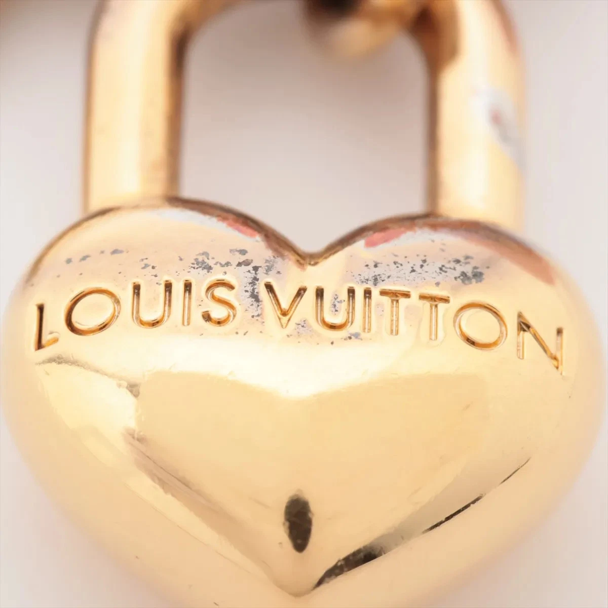 $480 2023 Louis Vuitton Micro Charms LV Heart Bag Charm Key Holder Gold AK4283