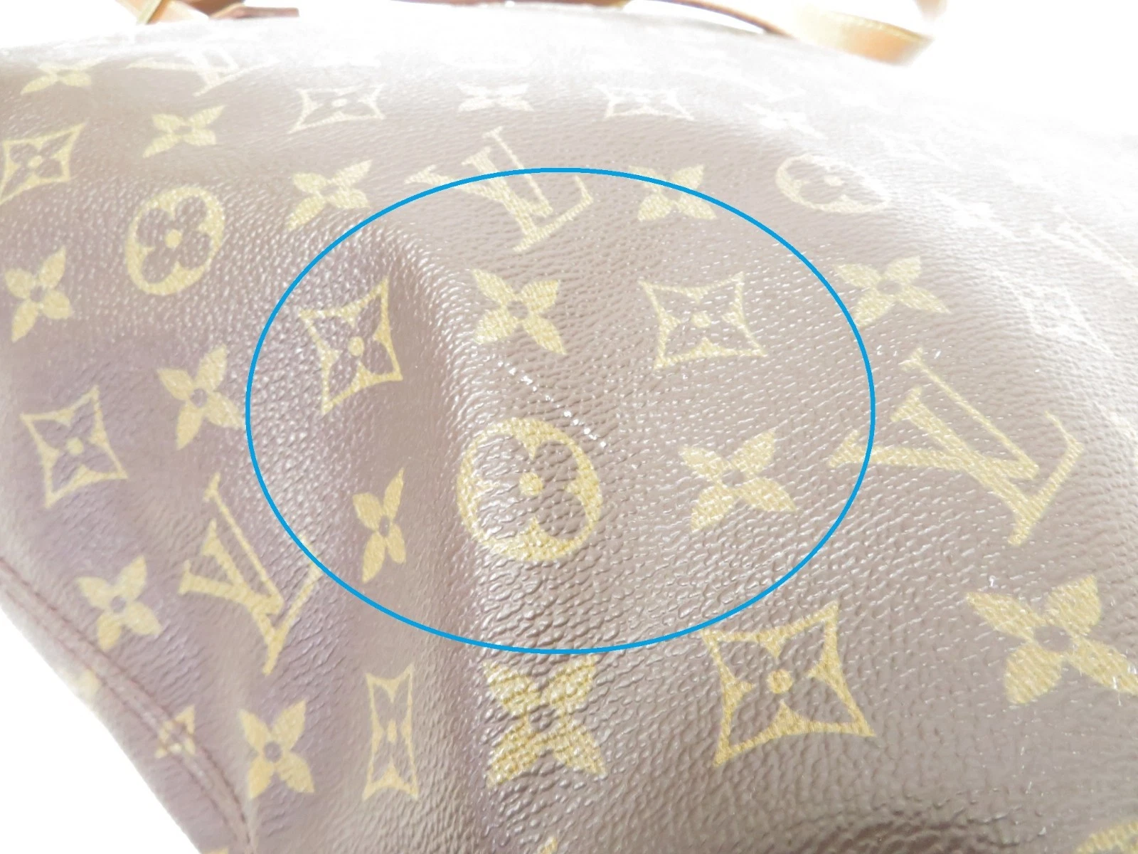 $1,650 2002 Louis Vuitton Monogram Cabas Mezzo AR0022