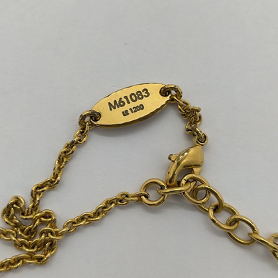 $520 2020 Louis Vuitton Essential V Necklace Gold LE1200
