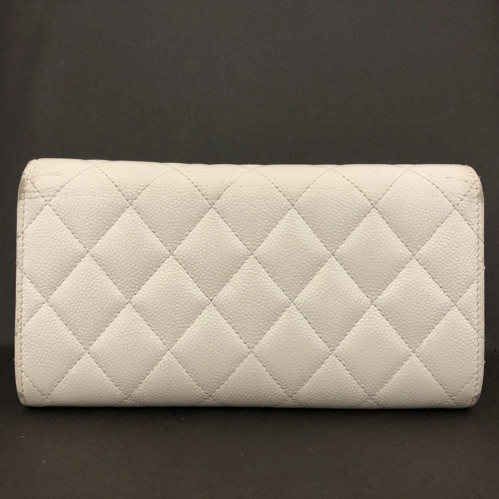 $1400 CHANEL CC Quilted Matelasse Grained Calfskin Bifold Wallet EPXP5N18