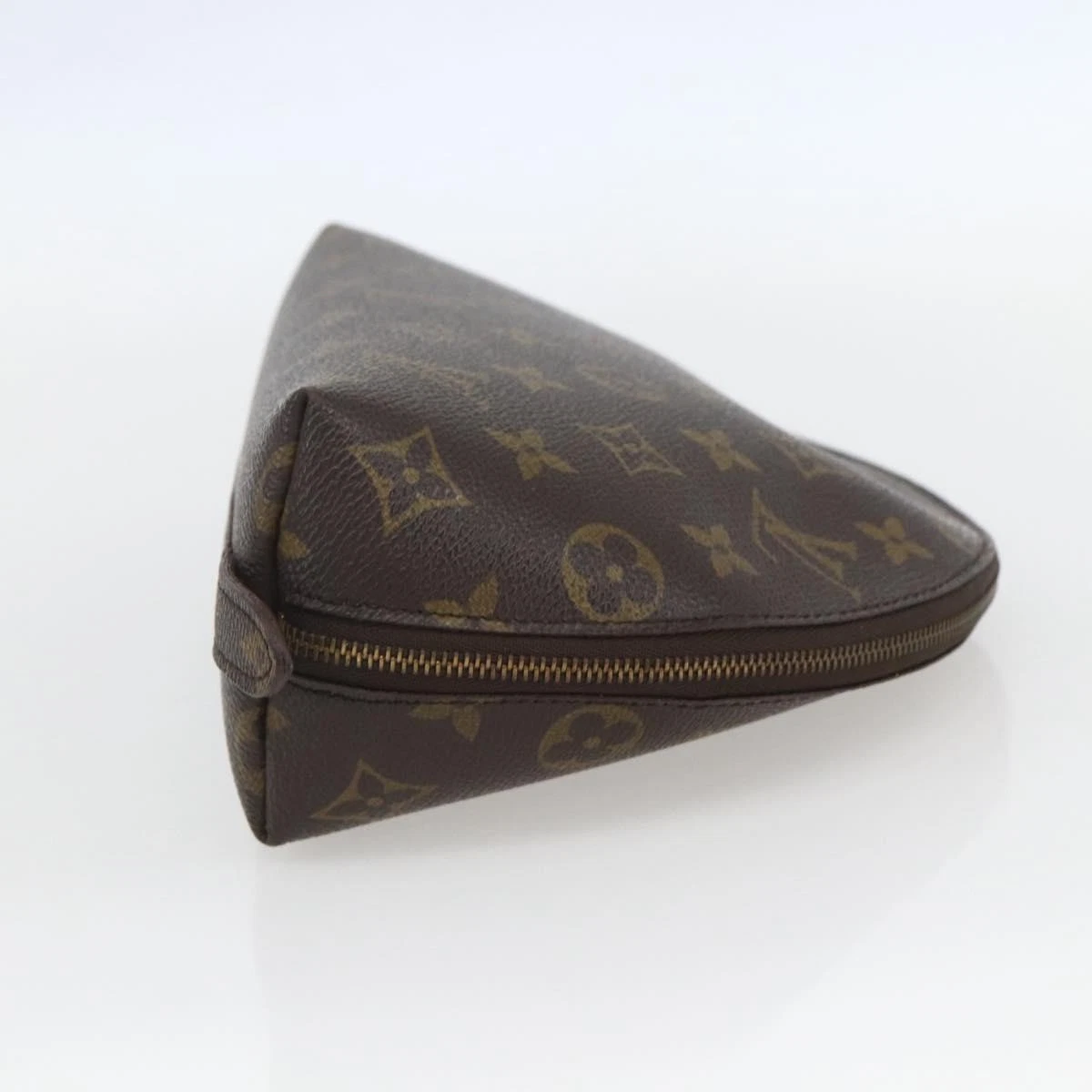 $735 1996 LOUIS VUITTON Monogram Trousse Demi Ronde  TH0996