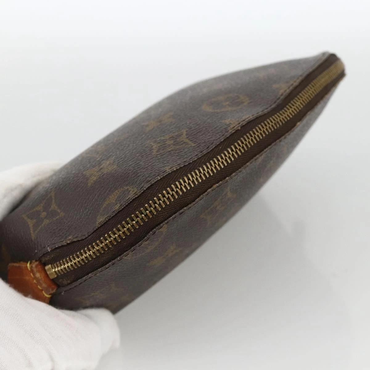 $625 2001 LOUIS VUITTON Monogram Cosmetic Pouch CA0061