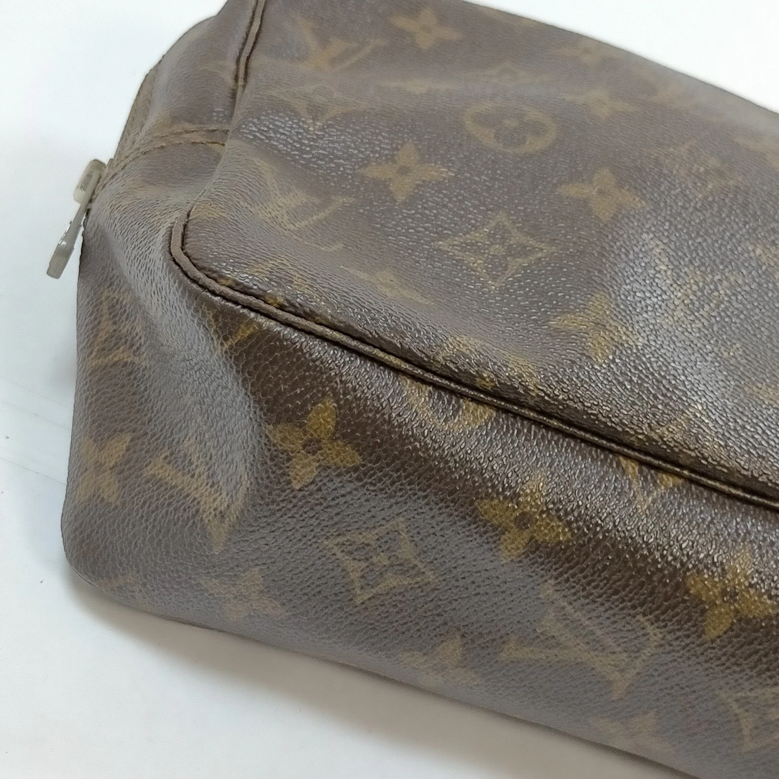 $600 1984 Louis Vuitton Cosmetic Pouch Trousse Toilette 28 844