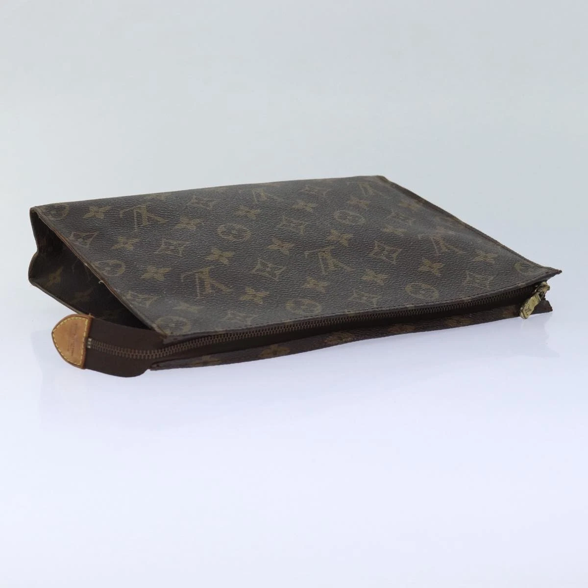 $760 1987 LOUIS VUITTON Monogram Toiletry Pouch 26 872AN