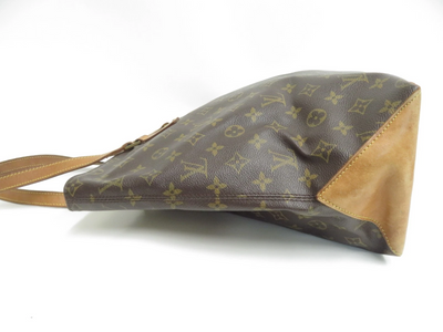 $1,650 2002 Louis Vuitton Monogram Cabas Mezzo AR0022