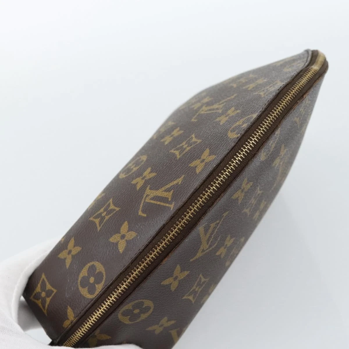$620 2002 LOUIS VUITTON Monogram Trousse Demi Ronde TH0022