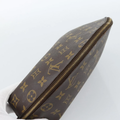 $620 2002 LOUIS VUITTON Monogram Trousse Demi Ronde TH0022